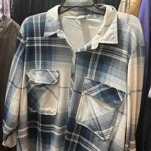 Women’s button up top